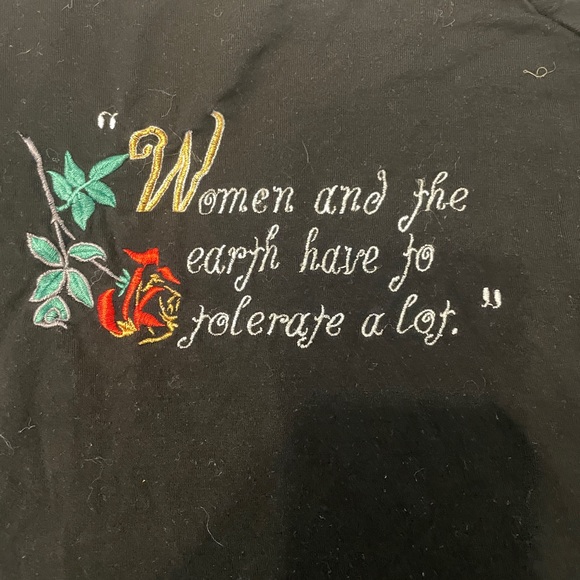 Omighty Women and the earth shirt - Picture 2 of 3